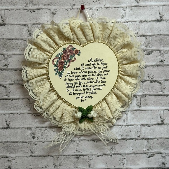 Heart Shape SISTER Note Ruffle Cursive Heart Decor 10 in X 10 in Vintage - Picture 1 of 10